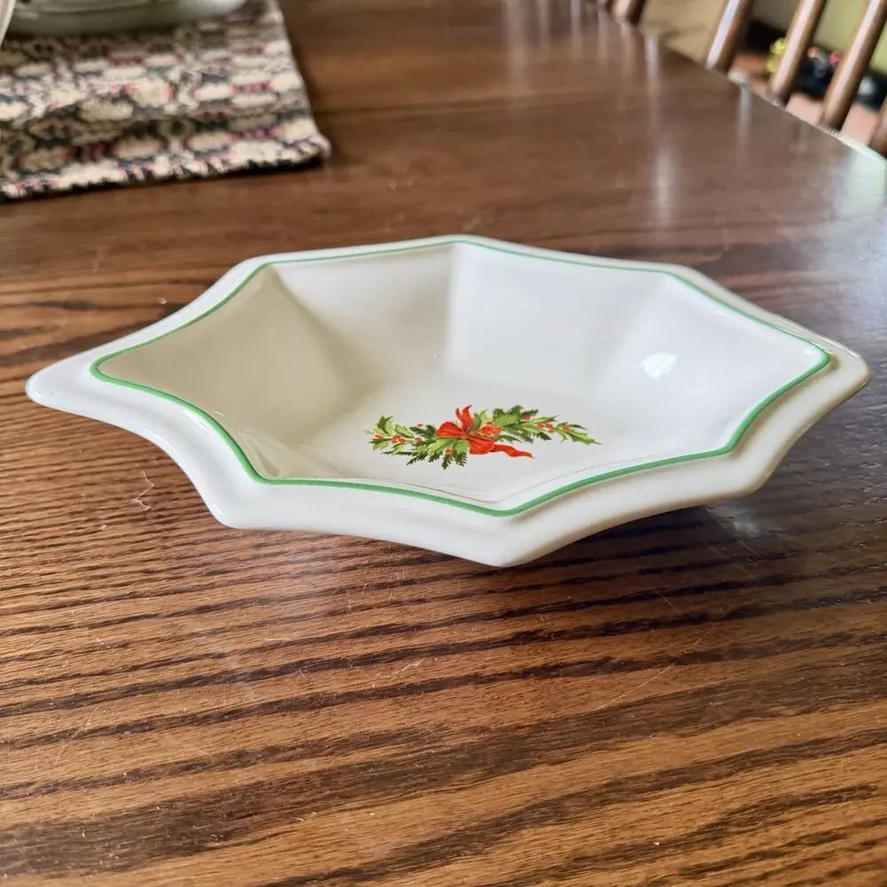 Vintage Pfaltzgraff Christmas Heritage 10.50